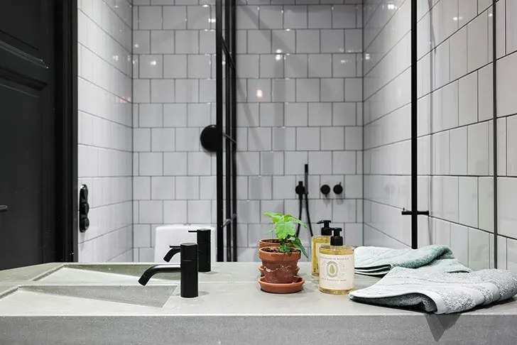 Style moderne petite appartement avec des accents bleus (39 m²) - Gallery image 11