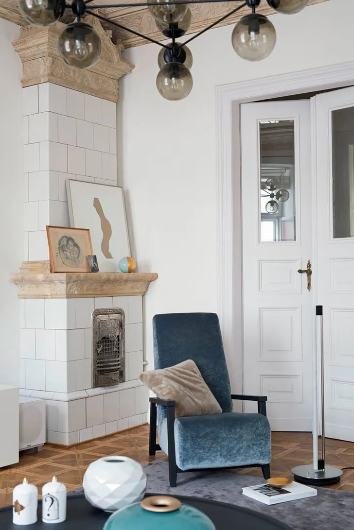 Реконструкція квартири в величезному історичному будинку у Варшаві - Gallery image 1