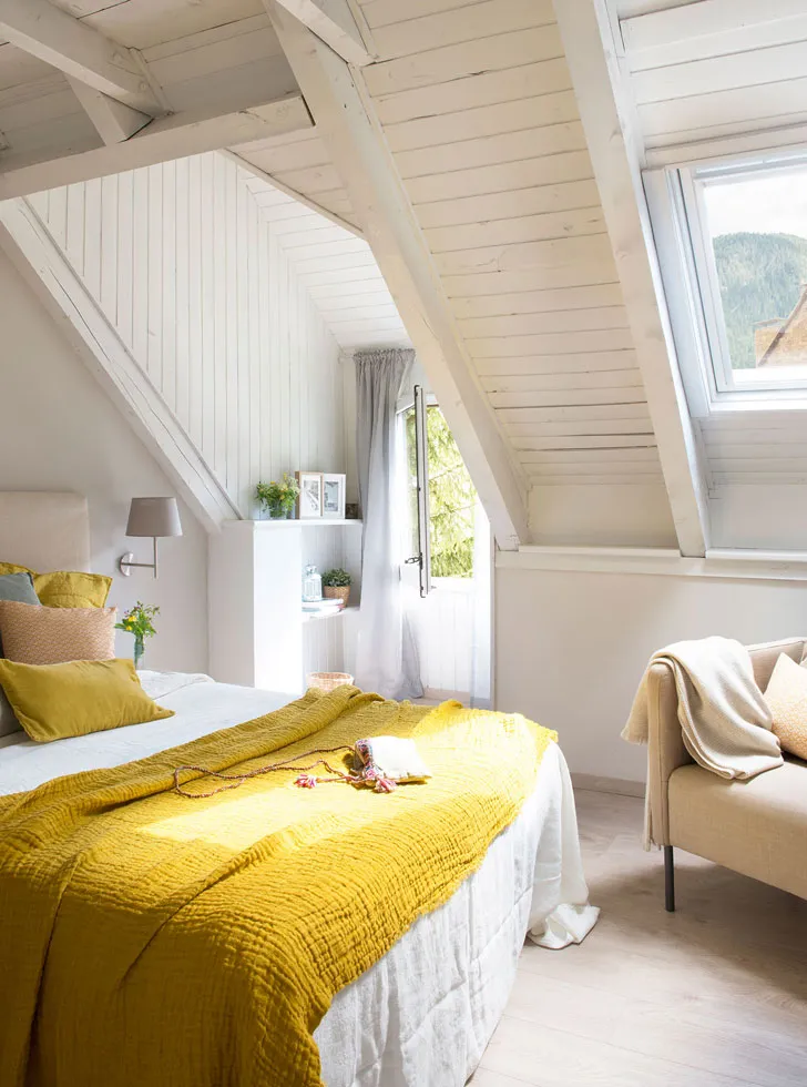 Сонячний жовтий у інтер'єрі: 10 прикладів літніх кімнат - Gallery image 1