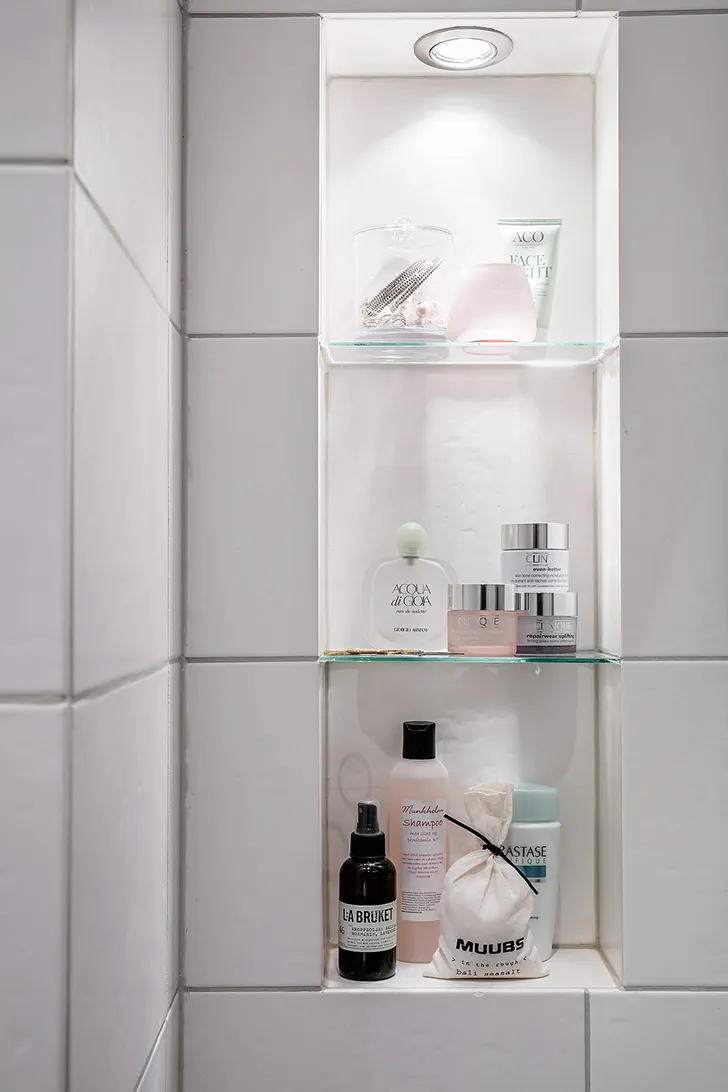 Світлий сучасний інтер'єр із рожевими акцентами - Gallery image 29