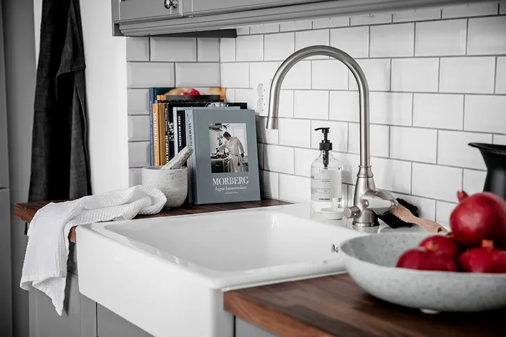 Світлий сучасний інтер'єр із рожевими акцентами - Gallery image 12