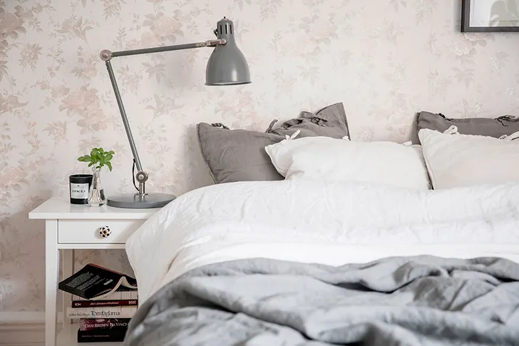 Світлий сучасний інтер'єр із рожевими акцентами - Gallery image 16