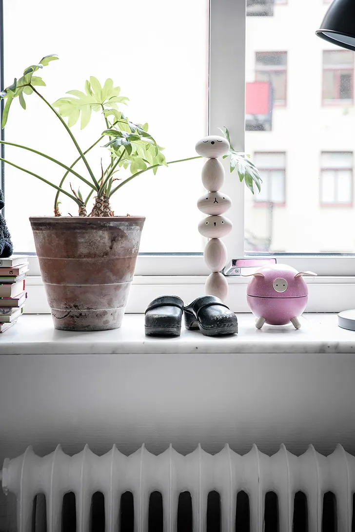 Світлий сучасний інтер'єр із рожевими акцентами - Gallery image 22