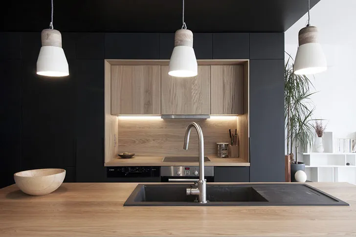 Чорна кухня «зробила» інтер'єр квартири в Парижі - Gallery image 7