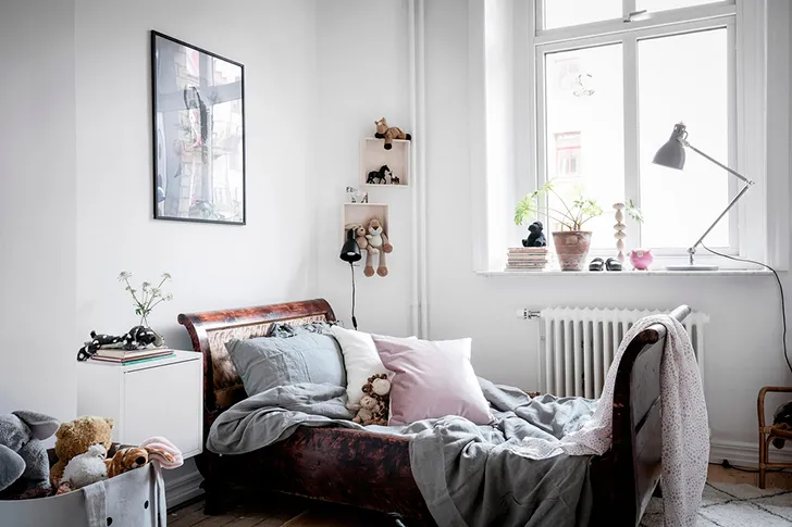 Світлий сучасний інтер'єр із рожевими акцентами - Gallery image 20