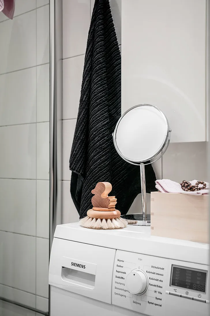 Світлий сучасний інтер'єр із рожевими акцентами - Gallery image 28