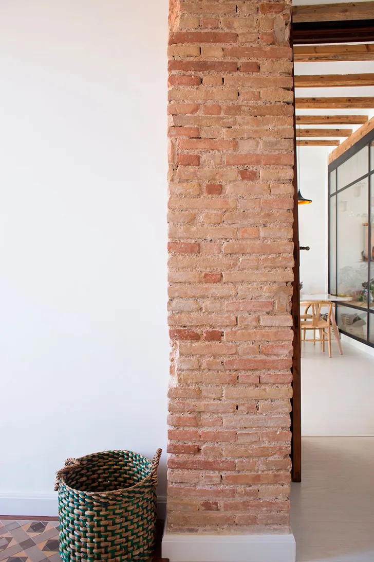 Світлий і теплий інтер’єр квартири у Валенсії - Gallery image 18