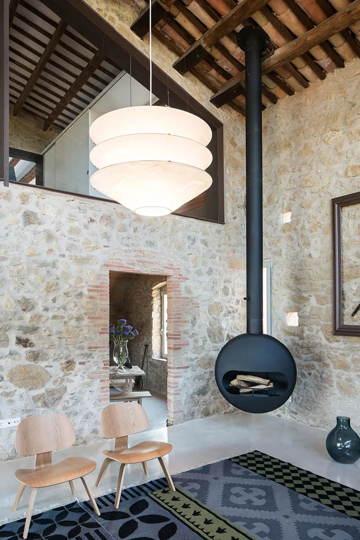 Сучасний інтер’єр у стародавньому будинку в Іспанії - Gallery image 7