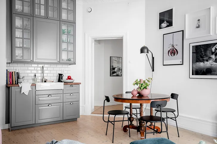 Світлий сучасний інтер'єр із рожевими акцентами - Gallery image 7