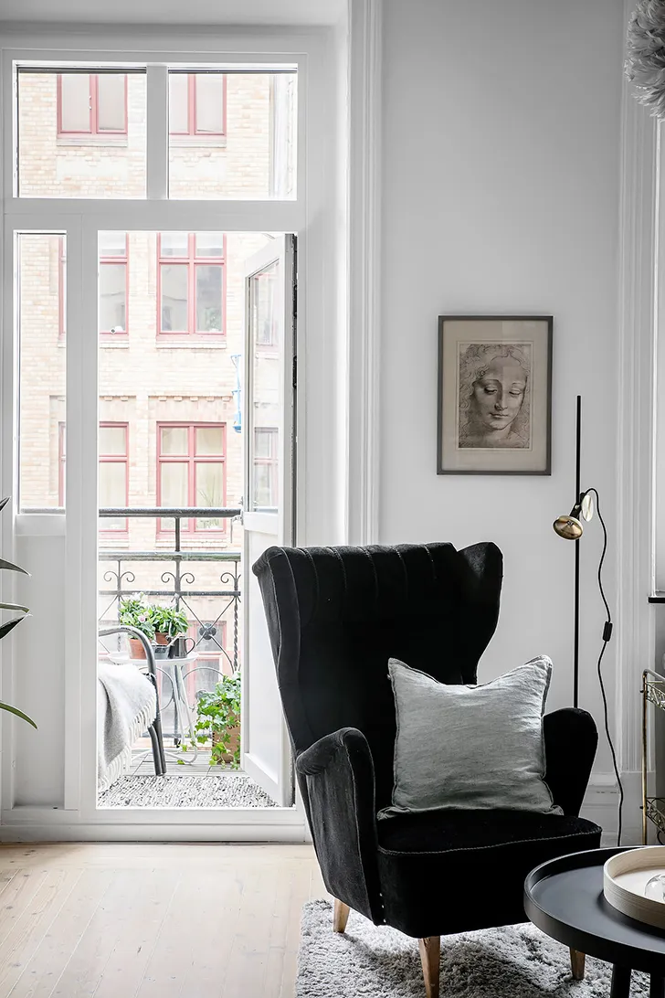 Світлий сучасний інтер'єр із рожевими акцентами - Gallery image 3