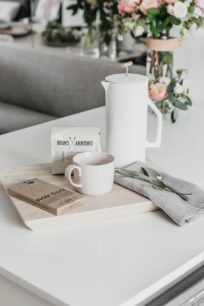 Sanfter Interior für kreative Persönlichkeit in Kanada - Gallery image 8