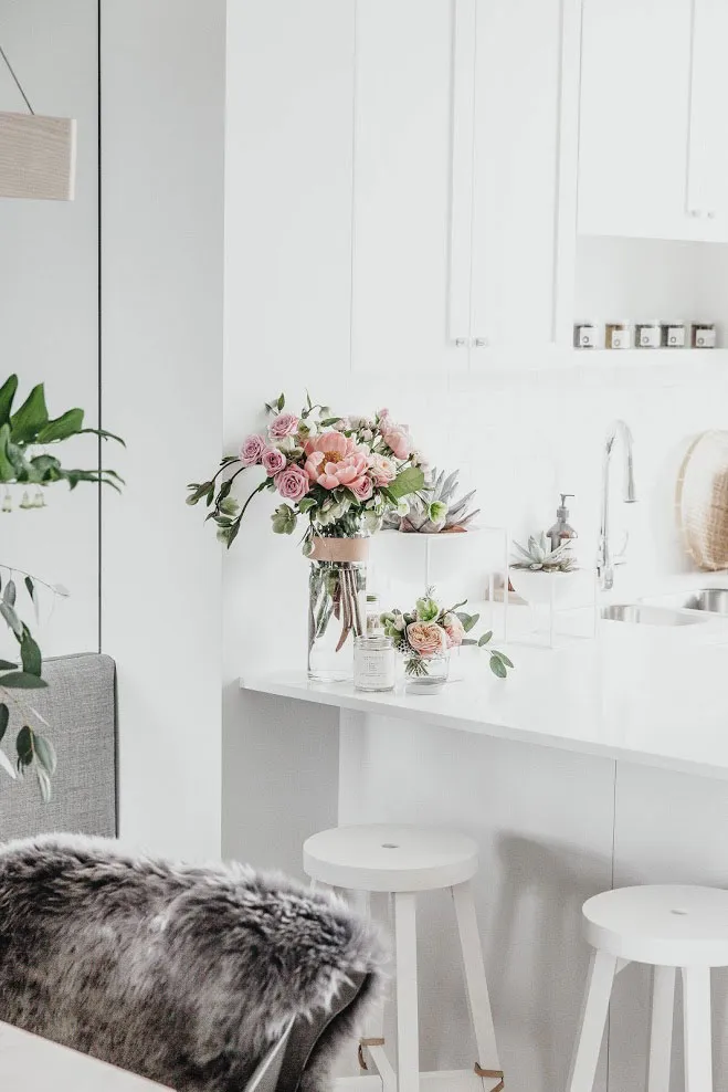 Sanfter Interior für kreative Persönlichkeit in Kanada - Gallery image 7