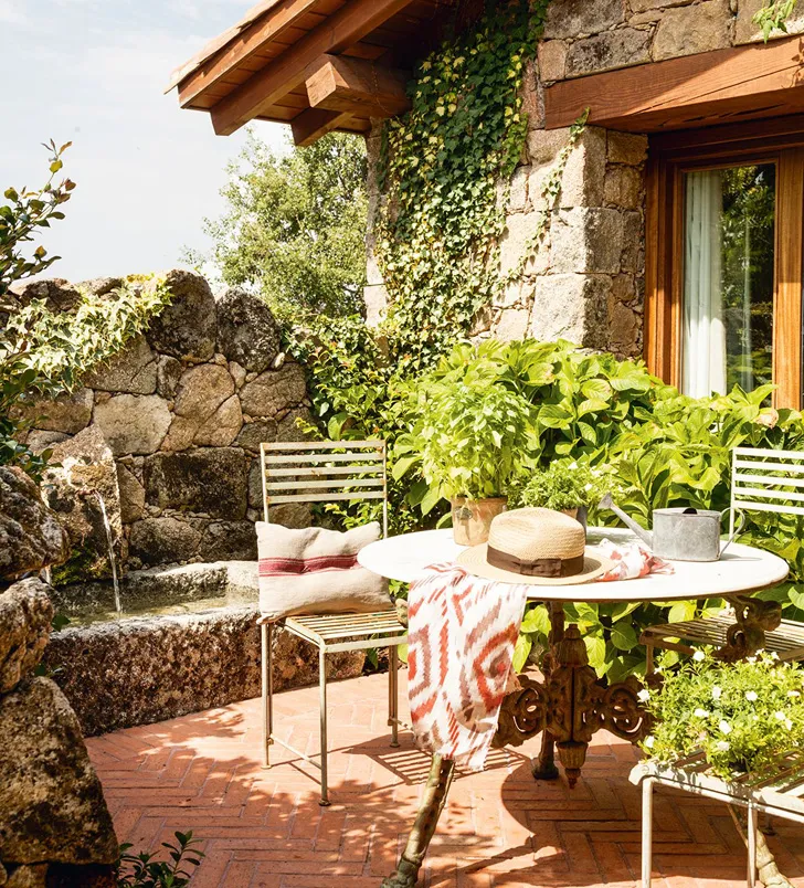 Утільний сільський будинок з каменю та дерева на місці старого сараю - Gallery image 3