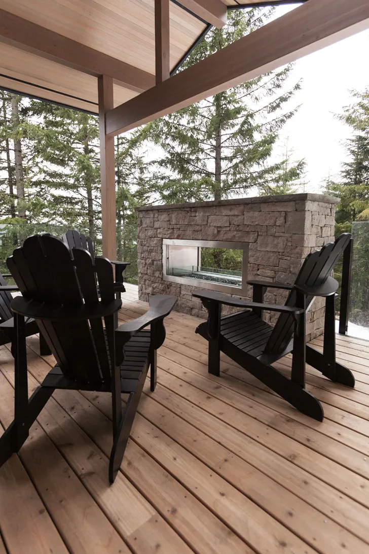 Сучасне шале зі скляними стінами в Канаді - Gallery image 12