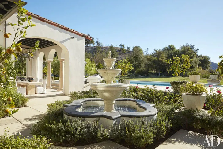 Дома знаменитостей: як живуть сестри Кардашян - Gallery image 12