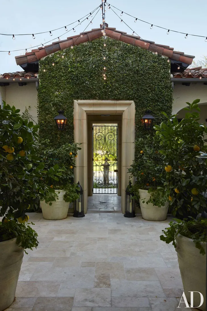 Дома знаменитостей: як живуть сестри Кардашян - Gallery image 11