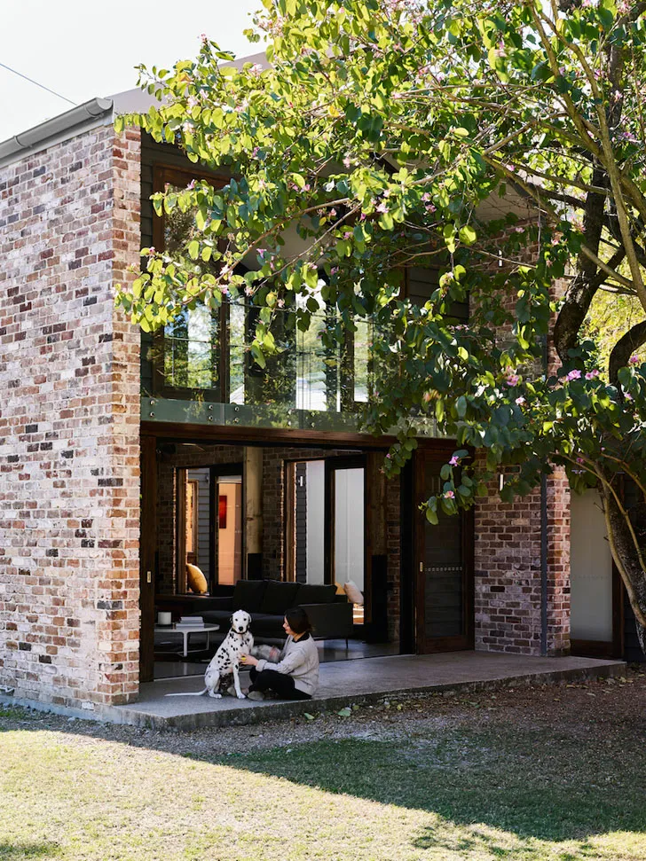 Невеликий дім із величезними вікнами в Австралії - Gallery image 8