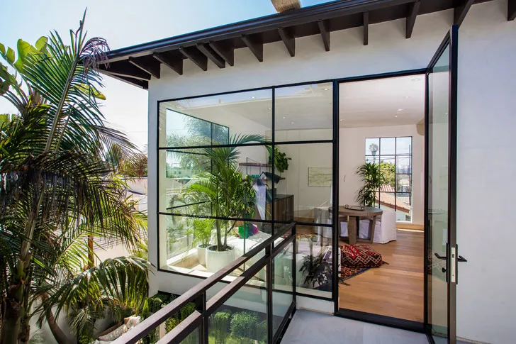 Калифорнийская роскошь в современном загородном доме - 19