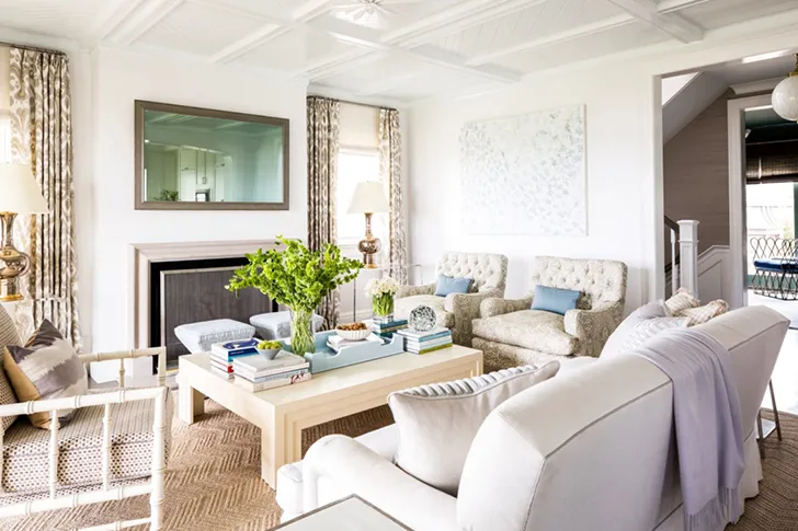 Біло-блакитний інтер’єр у будинку на березі океану - Gallery image 6