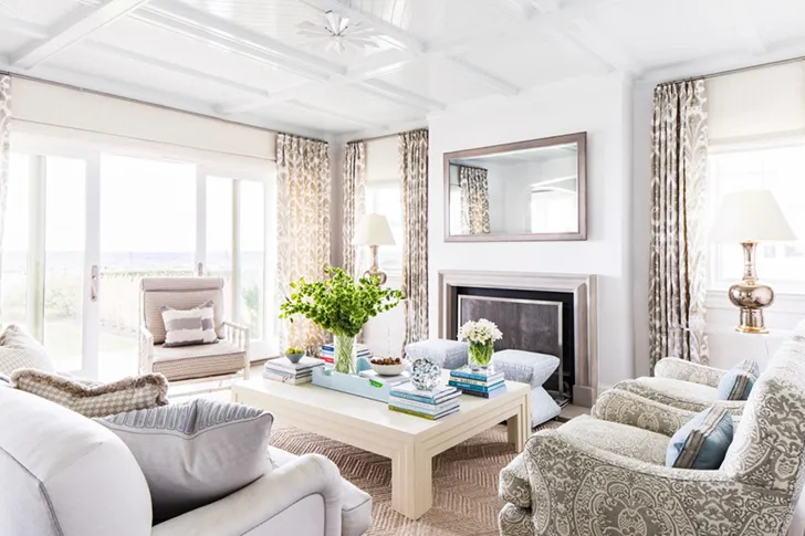Біло-блакитний інтер’єр у будинку на березі океану - Gallery image 7