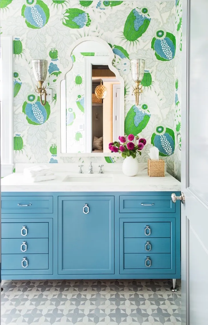 Біло-блакитний інтер’єр у будинку на березі океану - Gallery image 20