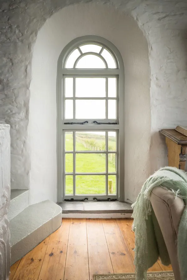 Неймовітний дім на місці старої часовні біля моря в Англії - Gallery image 15