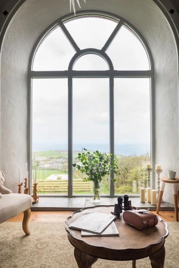 Неймовітний дім на місці старої часовні біля моря в Англії - Gallery image 6