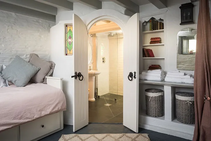 Неймовітний дім на місці старої часовні біля моря в Англії - Gallery image 7