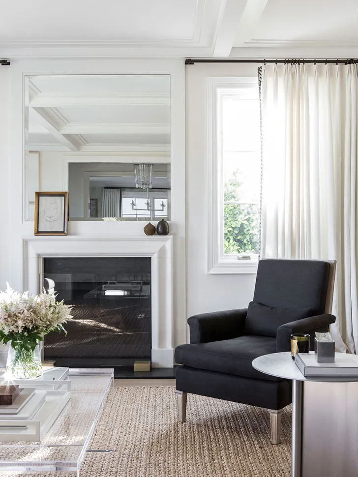 Чисті лінії та повітряне простір: легкий інтер’єр дому для сім’ї в Каліфорнії - Gallery image 1