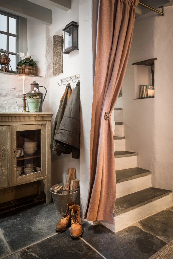 Неймовітний дім на місці старої часовні біля моря в Англії - Gallery image 11