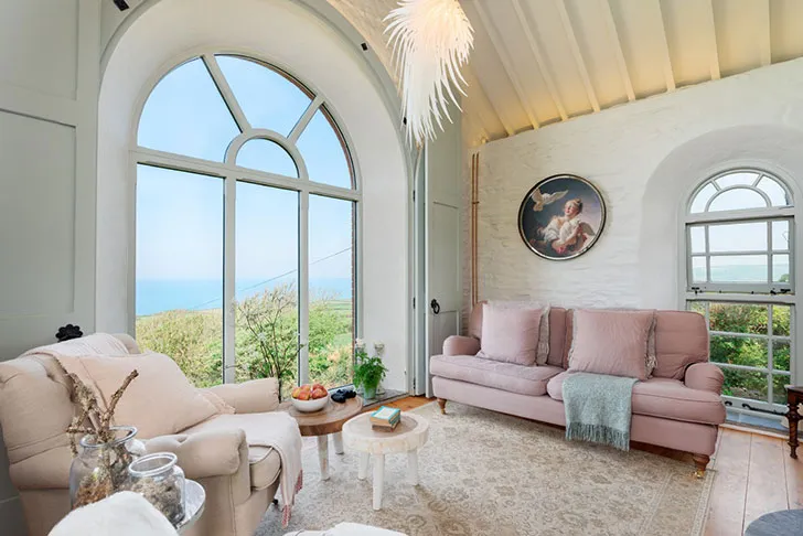 Неймовітний дім на місці старої часовні біля моря в Англії - Gallery image 5