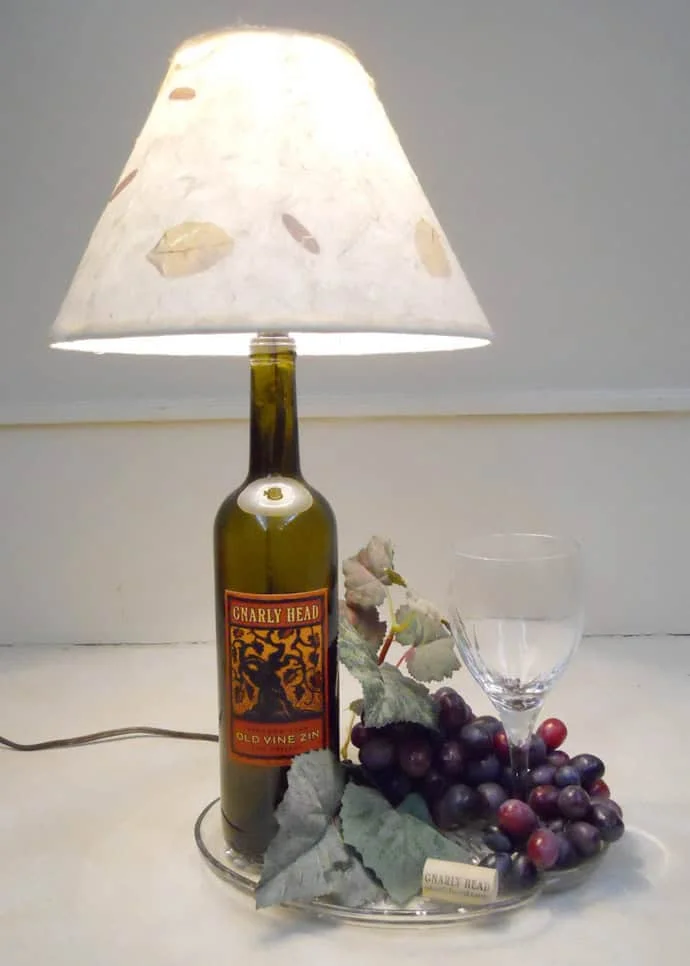 个性化灯罩的葡萄酒瓶台灯