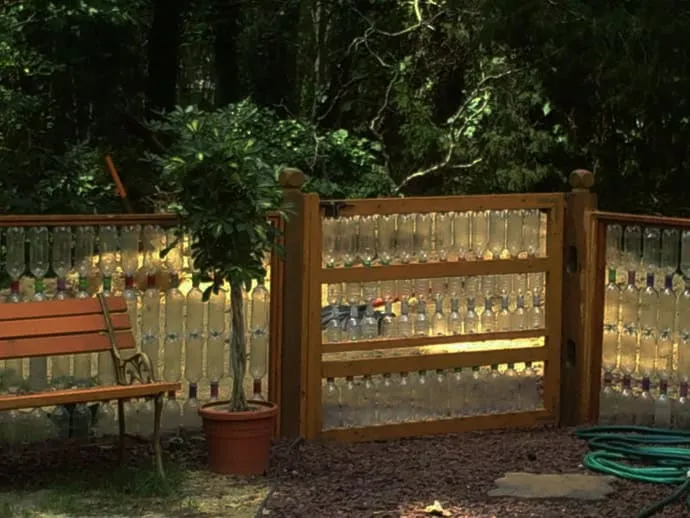 45 Идей переработки пластиковых бутылок plastic-bottle-art-architectureartdesigns (23)