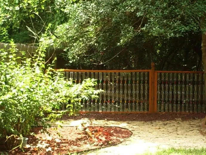 45 Идей переработки пластиковых бутылок plastic-bottle-art-architectureartdesigns (22)