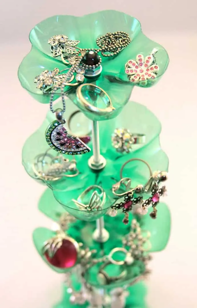 45 Идей переработки пластиковых бутылок plastic-bottle-art-architectureartdesigns (27)