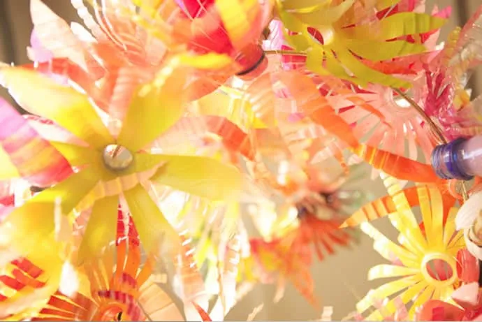 45 Идей переработки пластиковых бутылок plastic-bottle-art-architectureartdesigns (17)