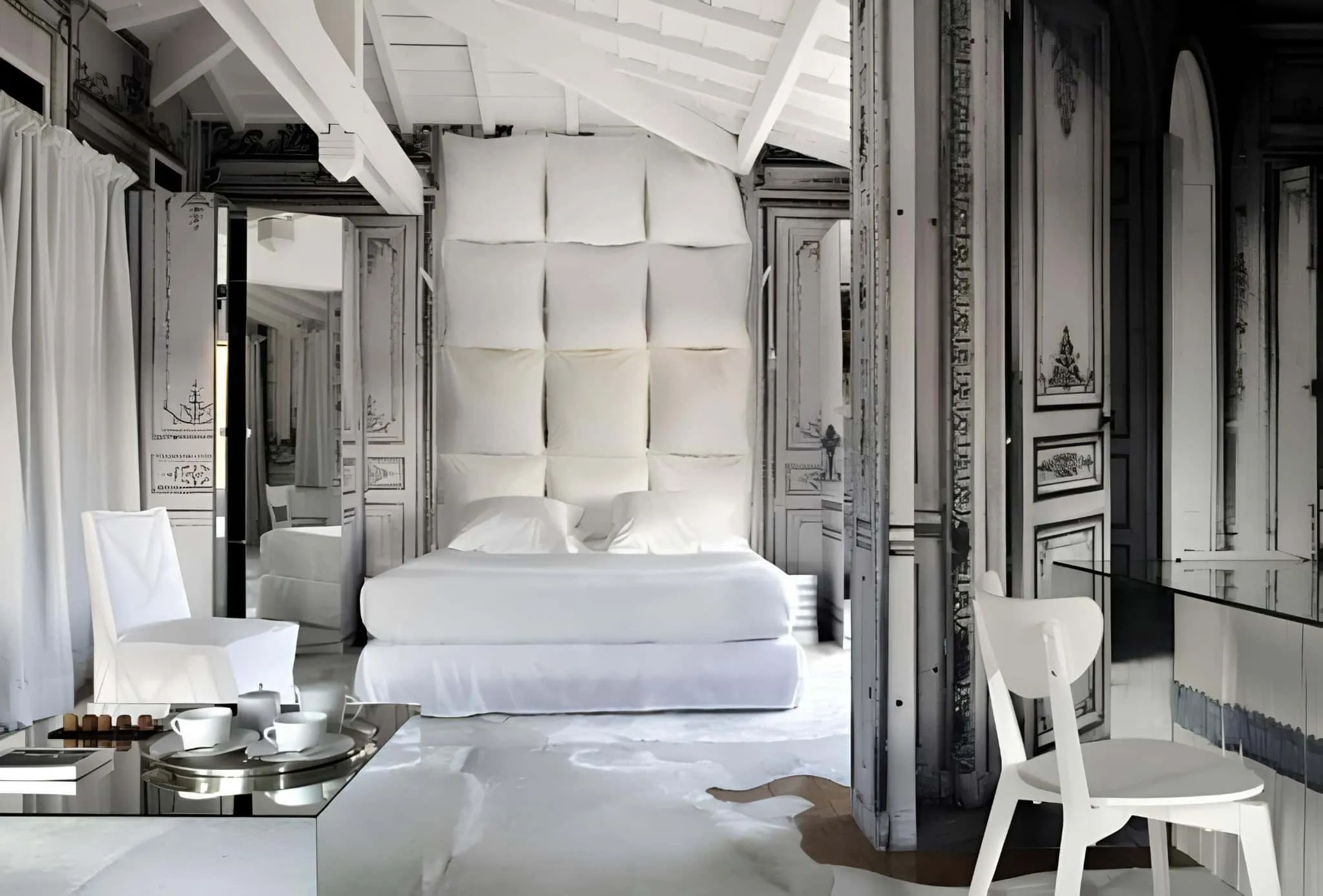 Компактная комната с рUSTIC деревянной стеной кровати и уютной кроватью