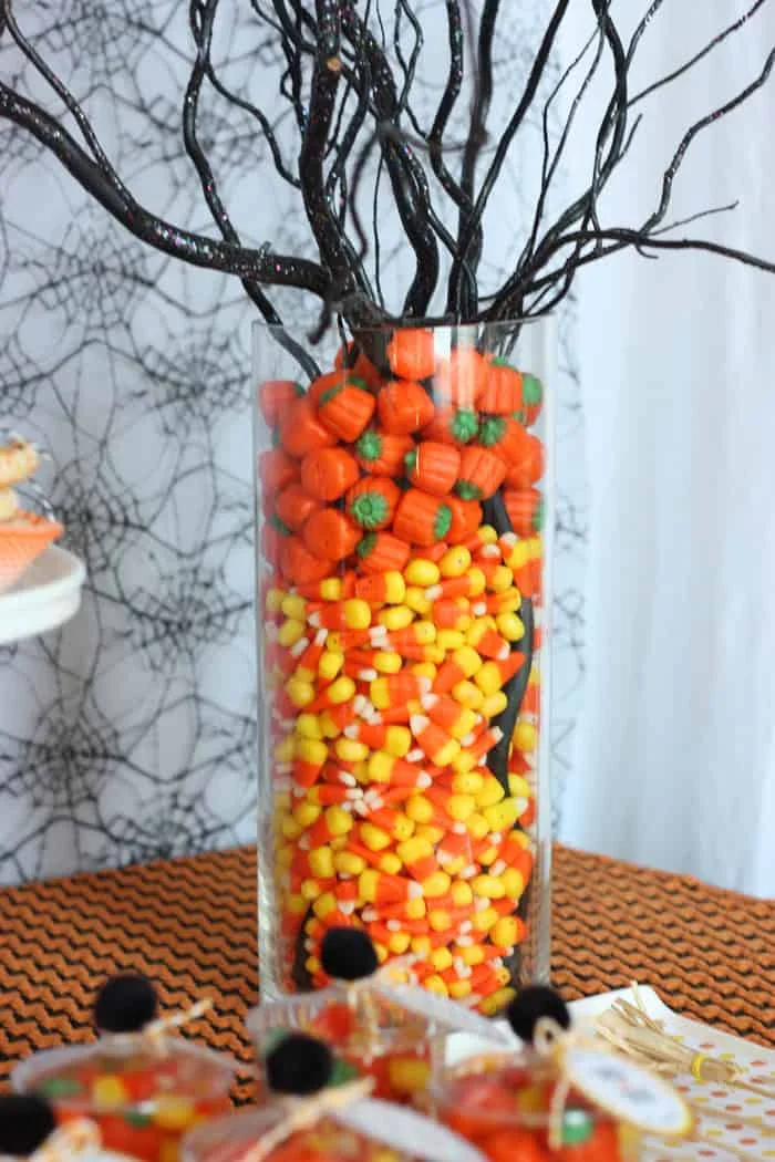 DIY lollipop bouquet centerpiece