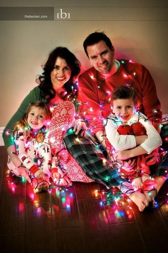 40 Creative and Unique Ways to Take a Family Photos for your Christmas Cards 2