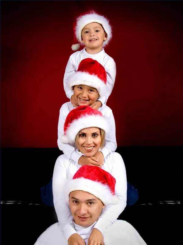 40 Creative and Unique Ways to Take a Family Photos for your Christmas Cards 29