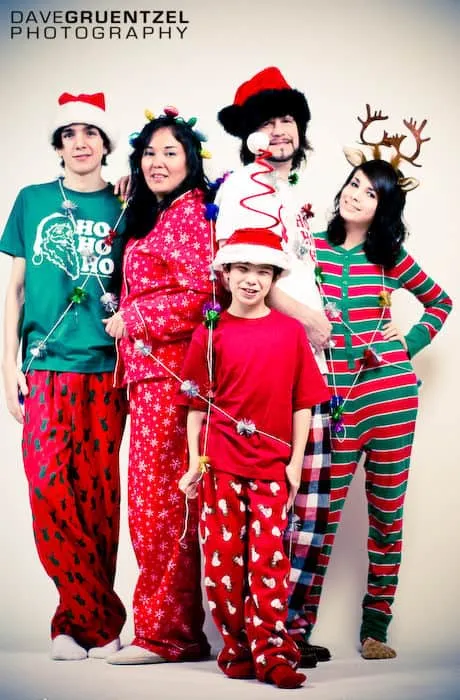 40 Creative and Unique Ways to Take a Family Photos for your Christmas Cards Martinez Family Christmas Card