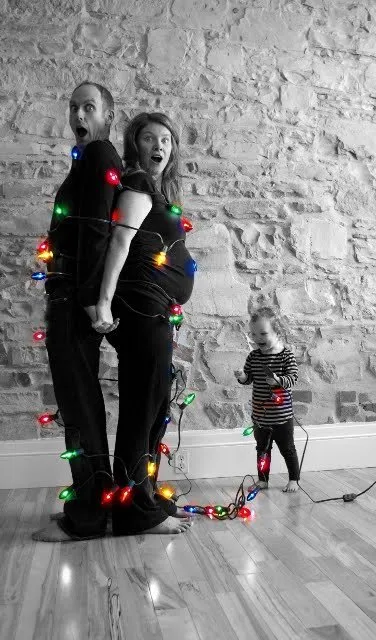 40 Creative and Unique Ways to Take a Family Photos for your Christmas Cards 3
