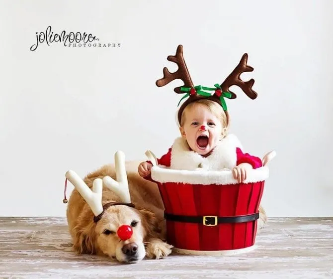 40 Creative and Unique Ways to Take a Family Photos for your Christmas Cards 21