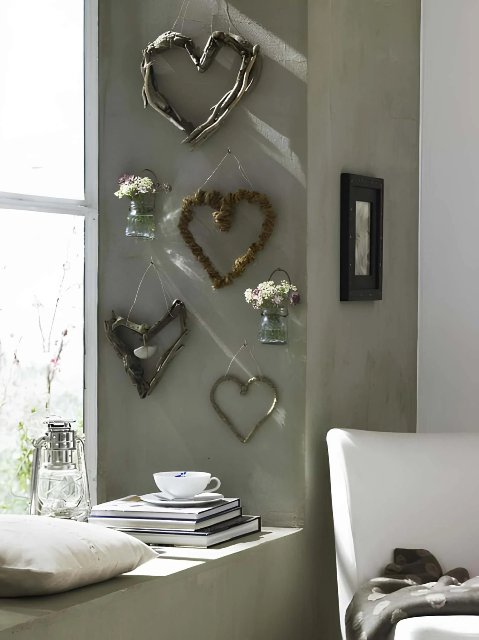 天然材料制作的乡村心形装饰