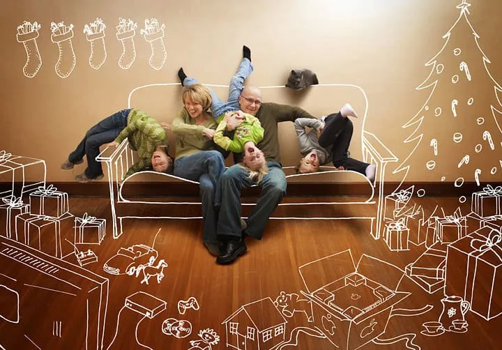 40 Creative and Unique Ways to Take a Family Photos for your Christmas Cards 32