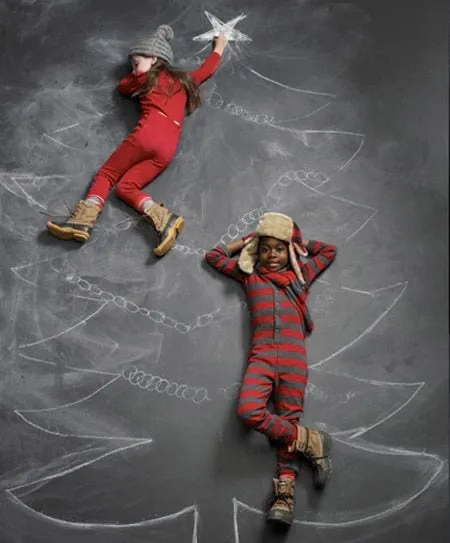 40 Creative and Unique Ways to Take a Family Photos for your Christmas Cards 28