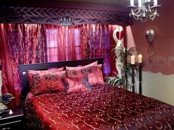 Red bedroom decor