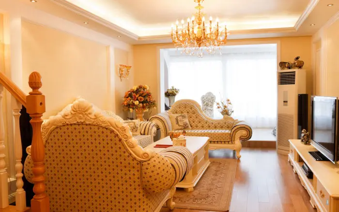 Ceiling in the living room – solutions for every taste