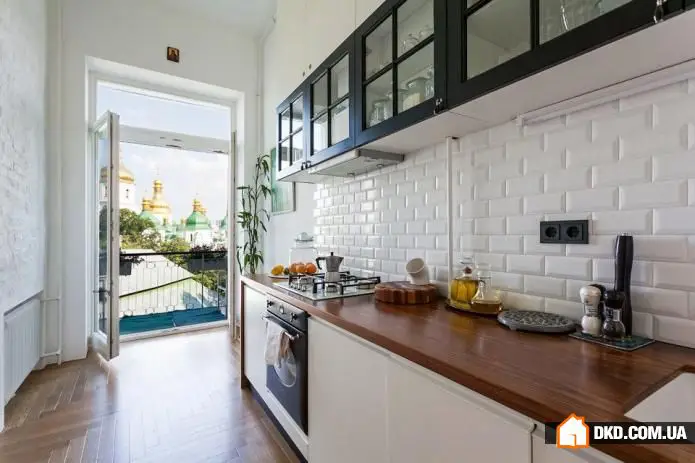 如何为高层 ceilings 的公寓布置家具：基辅实例