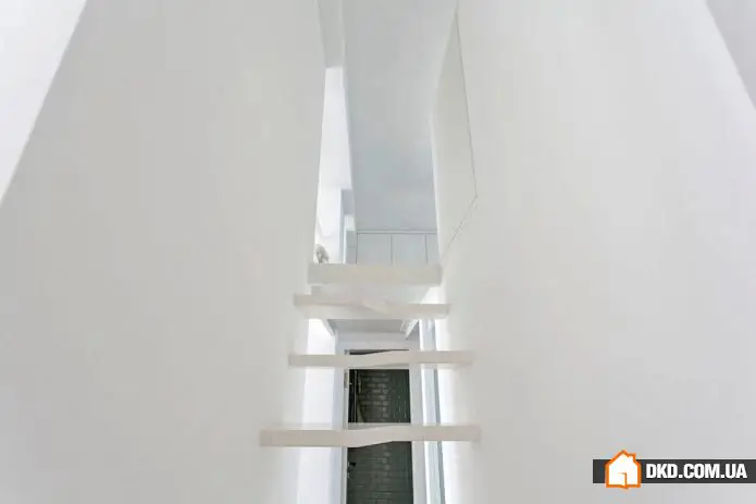 如何为高层 ceilings 的公寓布置家具：基辅实例